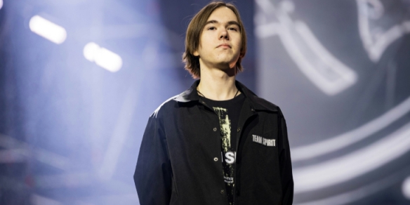 贴合敌人移 贴合敌人移