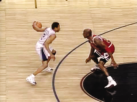 传球前一瞬 传球前一瞬